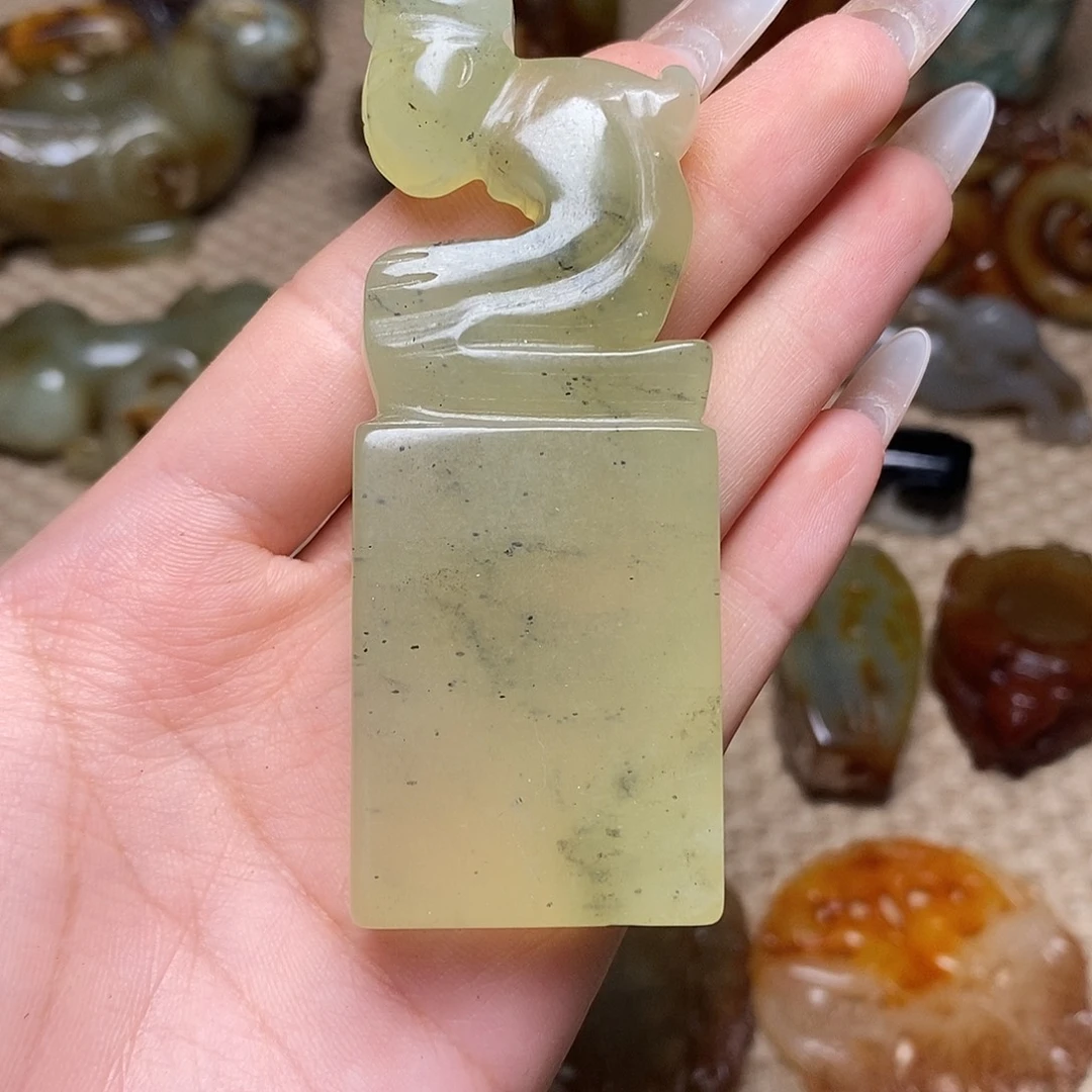 未镶嵌蛇纹石玉颈饰