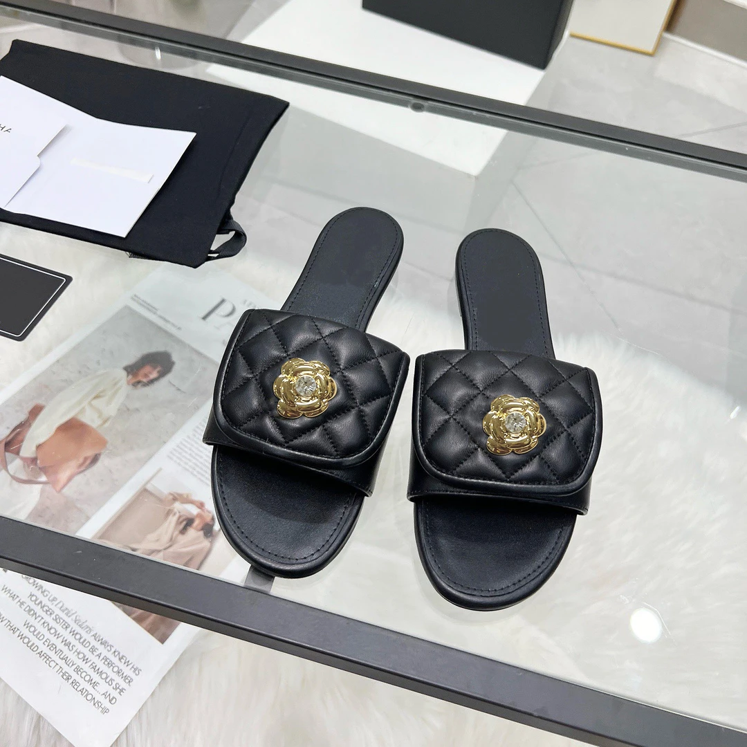 2025新款爆款小香风菱格拖鞋外穿夏季网红平底沙滩韩版休闲女款