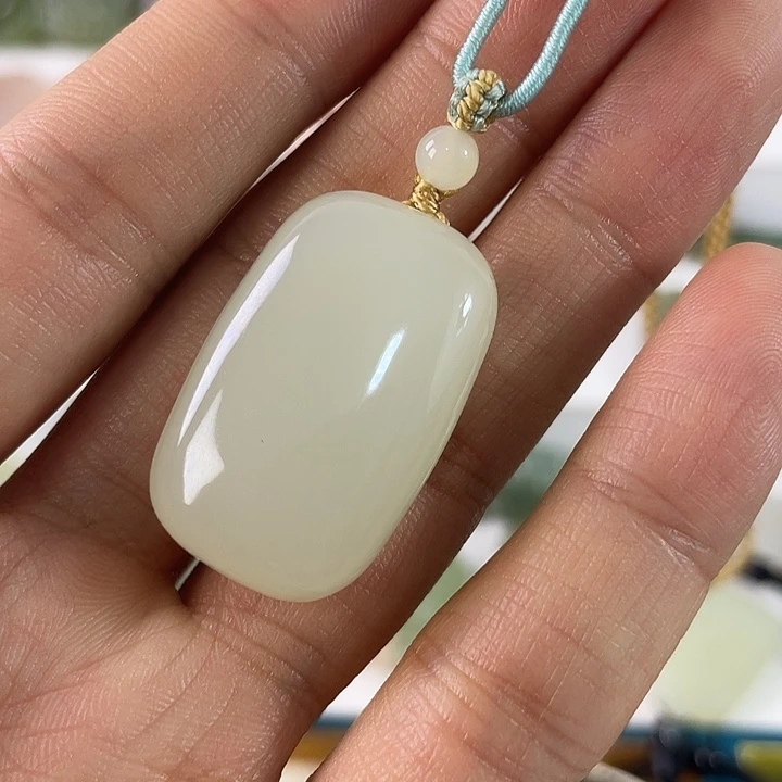 吊坠(不含链)未镶嵌和田玉最****?