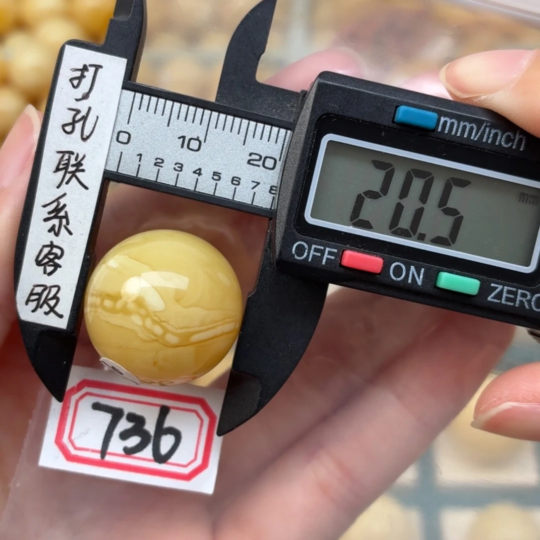 曾****未镶嵌蜜蜡裸石微瑕