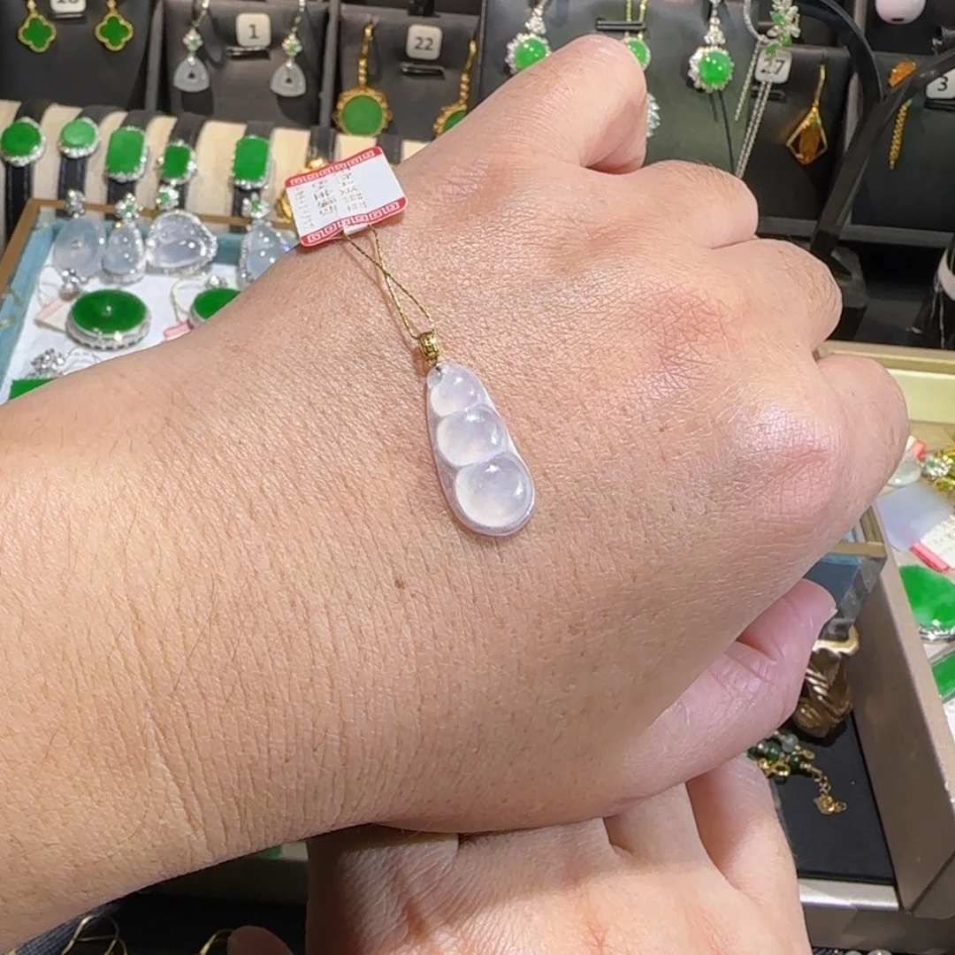 翡翠18K金镶嵌颈饰吊坠