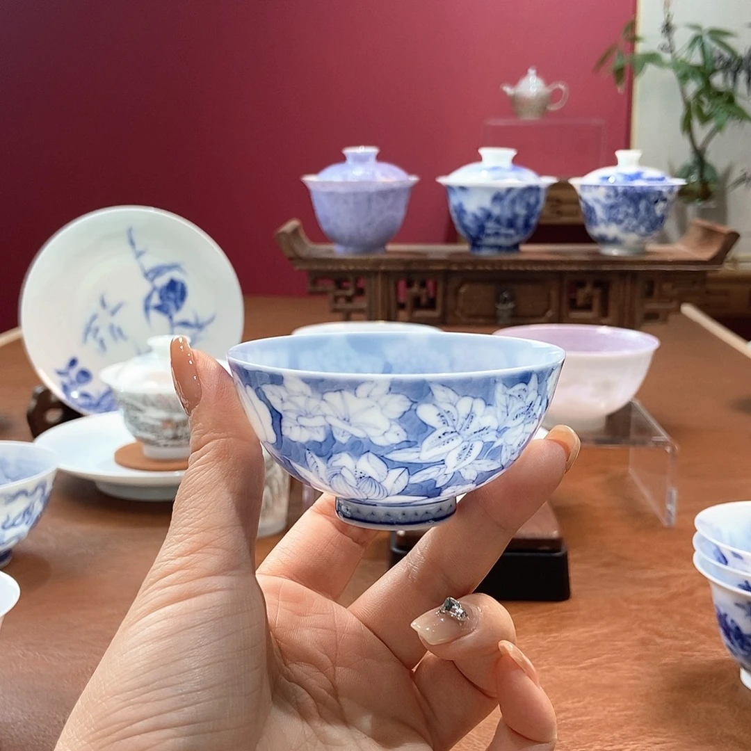****修山月闲薄胎脱胎瓷微瑕高温手工釉下青花万花主人杯