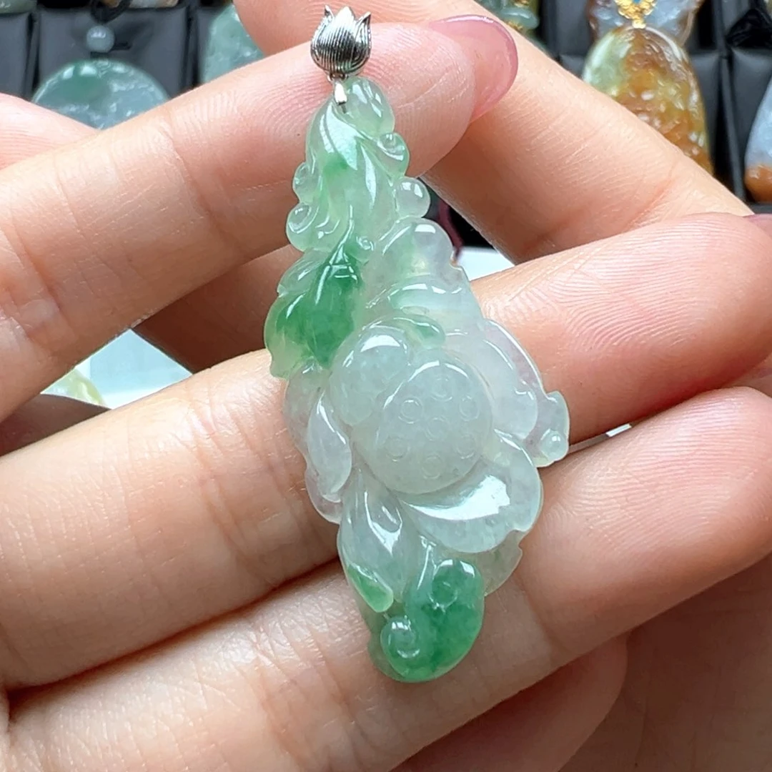 翡翠颈饰18K金镶嵌荷花