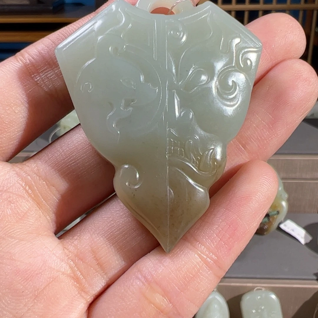颈饰未镶嵌和田玉（糖玉）
