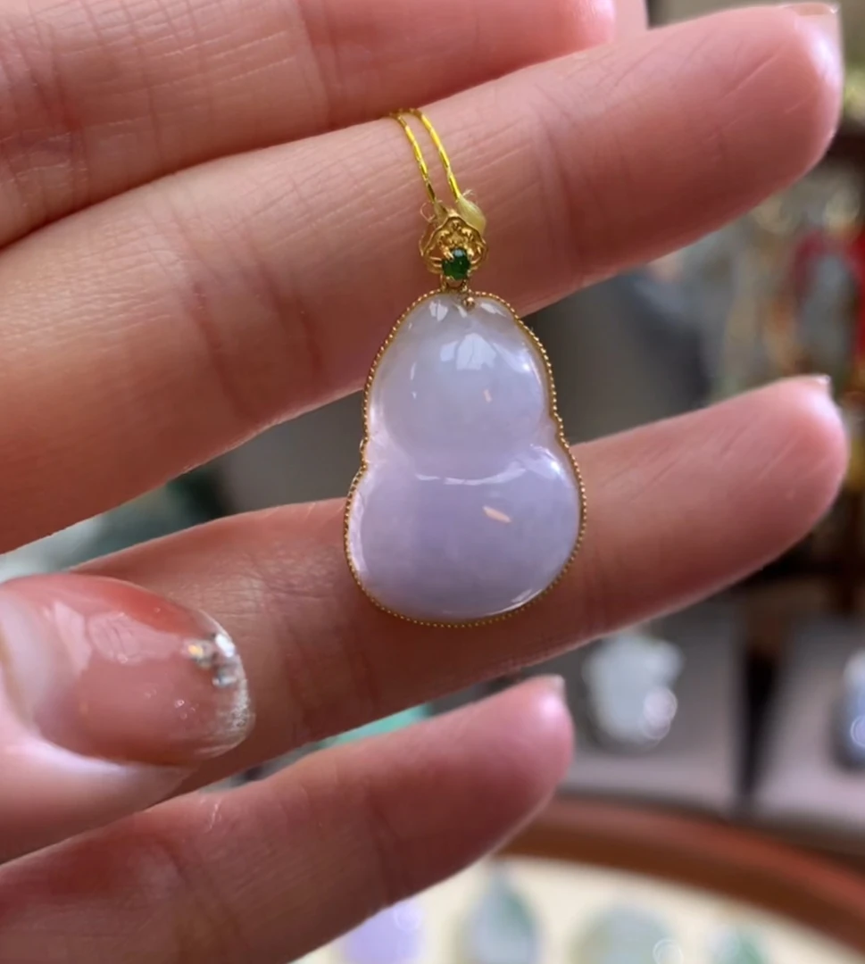 天然A货翡翠吊坠