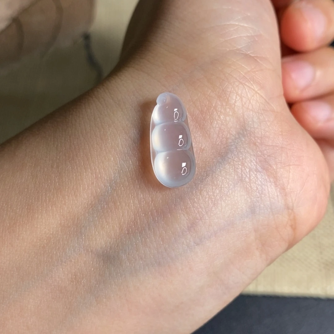 翡翠未镶嵌颈饰豆子