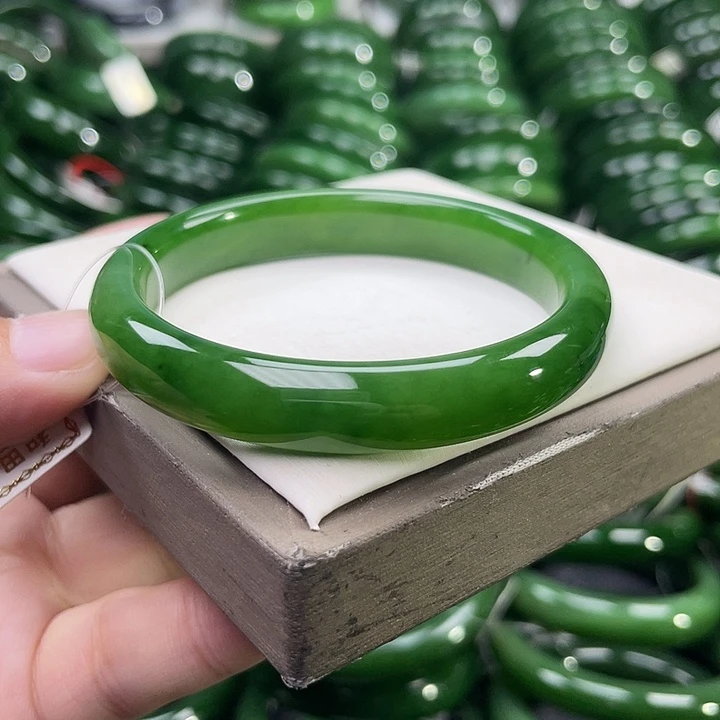 未镶嵌手镯和田玉（碧玉）