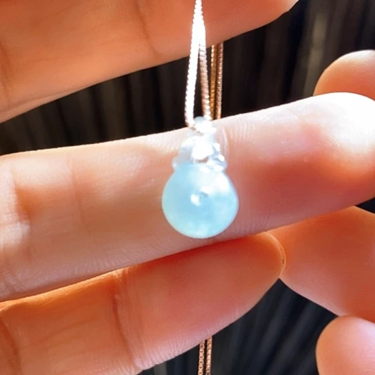 翡翠未镶嵌颈饰一会下班去