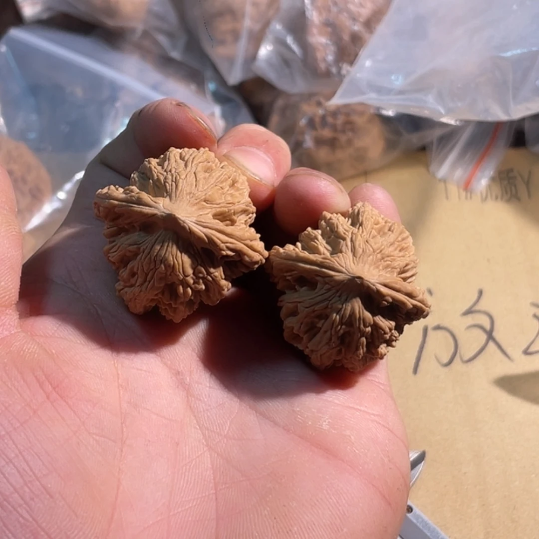文玩核桃吊坠麦虎37