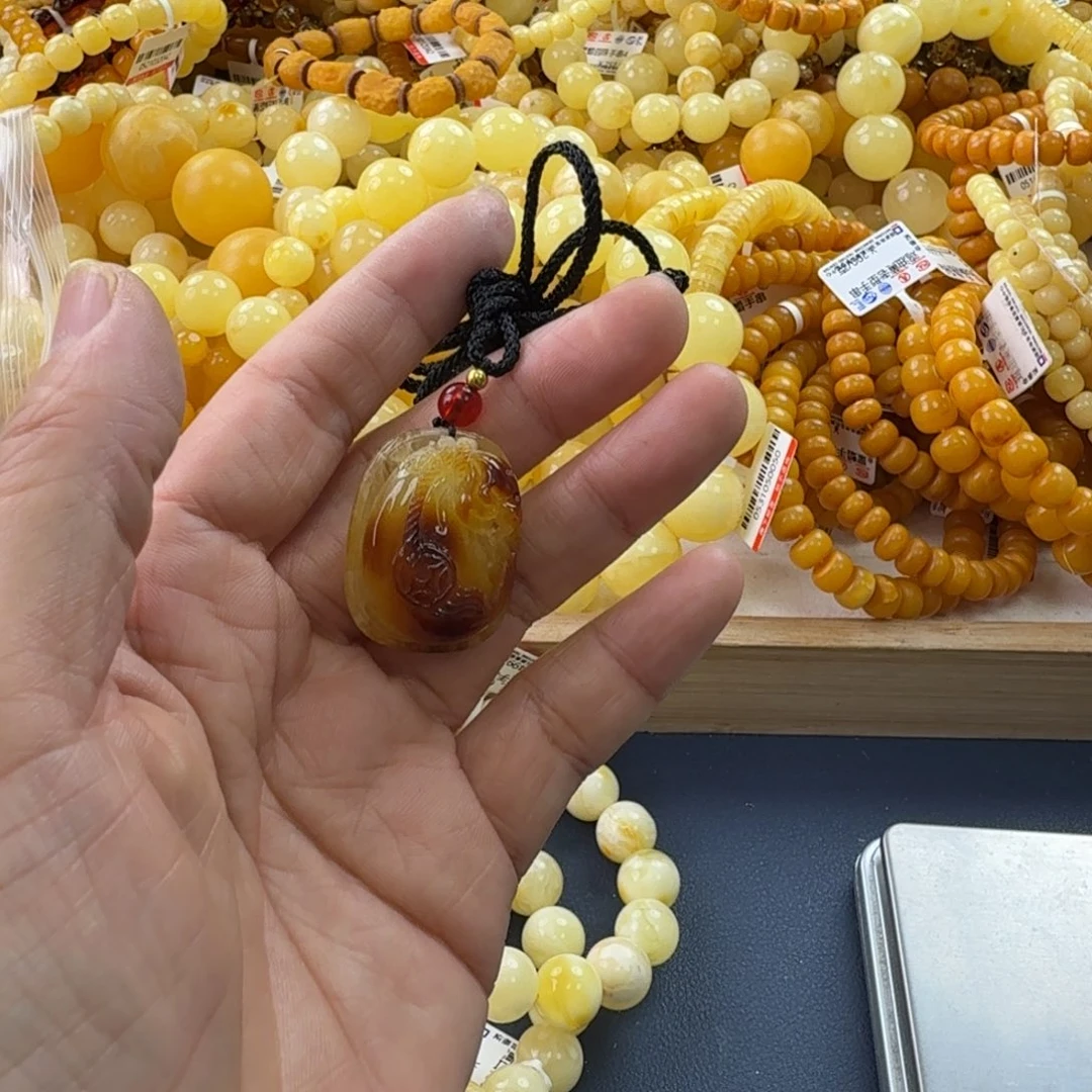 未镶嵌琥珀珠宝奇石