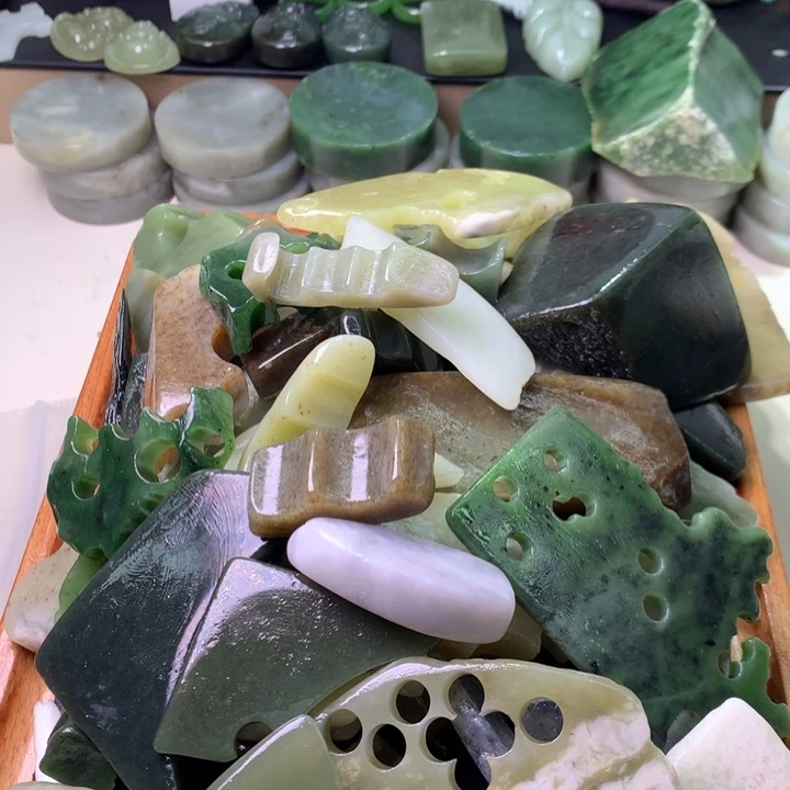 珊***岛未镶嵌和田玉（糖玉）珠宝半成品