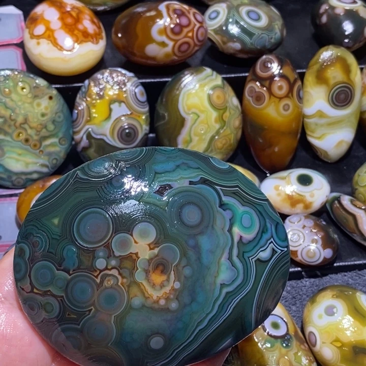 8***8玛瑙/玉髓未镶嵌珠宝半成品