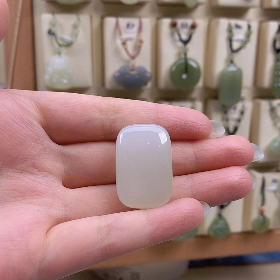 紫***娟颈饰未镶嵌和田玉