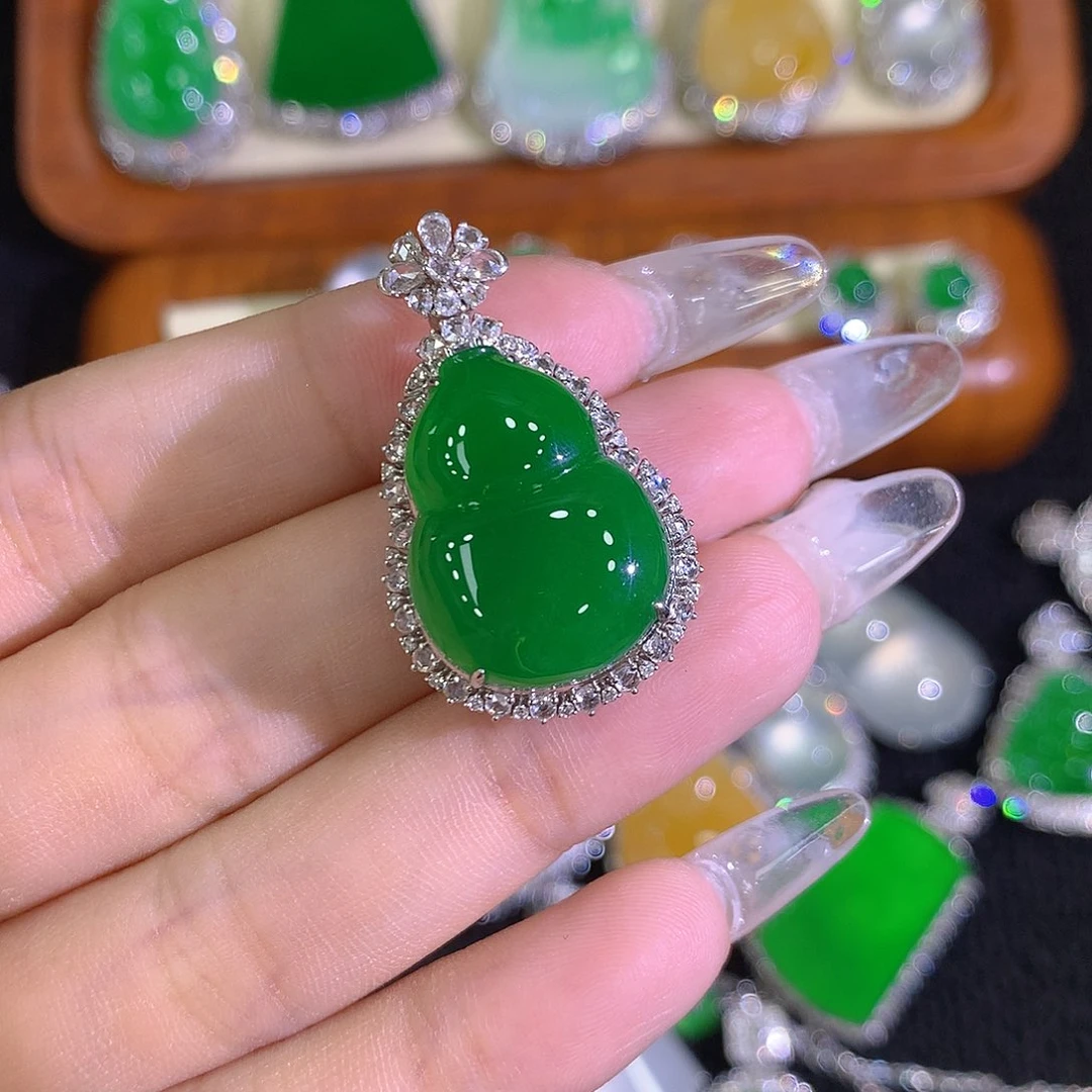 翡翠18K金镶嵌颈饰8888888