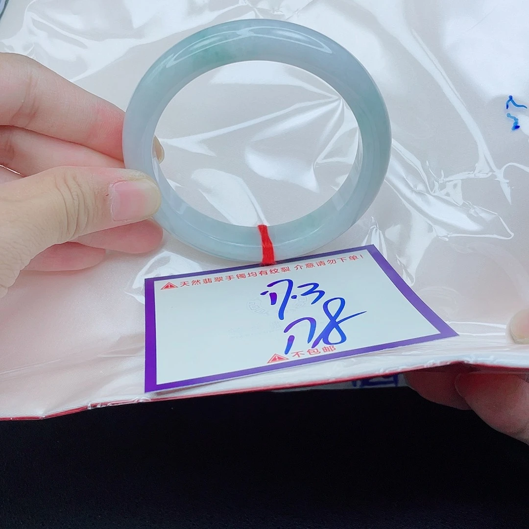 翡翠手镯未镶嵌翡翠