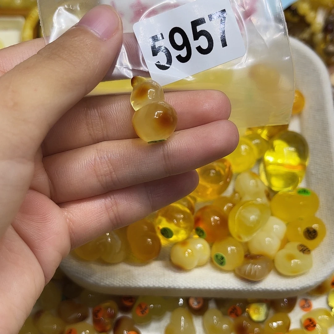 琥珀未镶嵌珠宝奇石