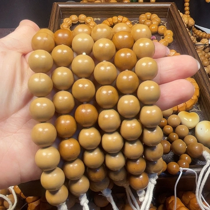 木微瑕正圆光珠2条。