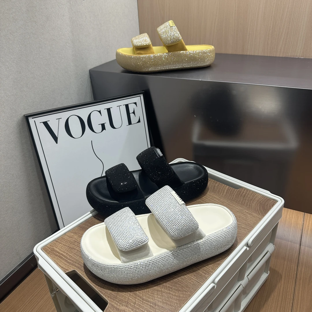【pjc】真软皮水钻面包拖鞋2025夏季新款松糕底休闲软底凉拖鞋912