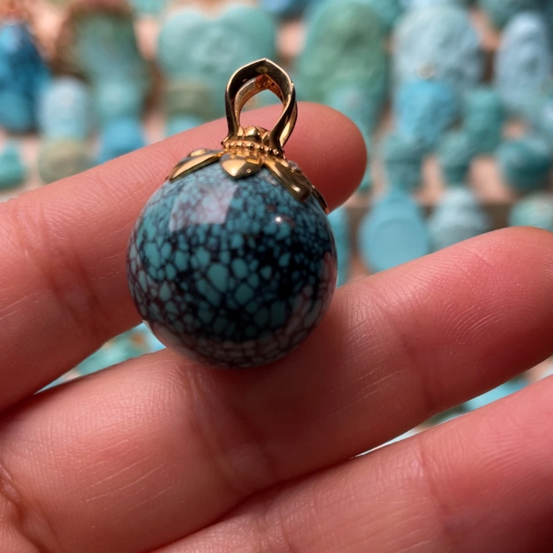 绿松石未镶嵌颈饰