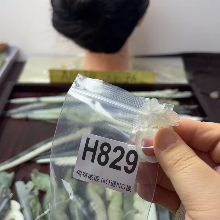 蛇纹石玉发饰合金曼****定