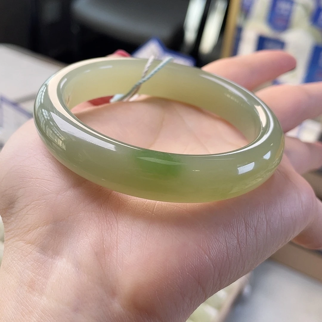 和田玉未镶嵌手镯翠青捡漏款 底子又细又干净 肉眼不包容