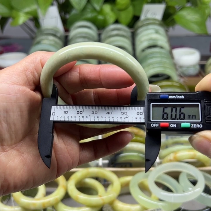 蛇纹石玉未镶嵌手镯75