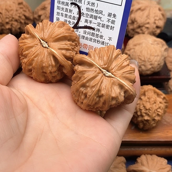 吊坠桃核白狮子头42