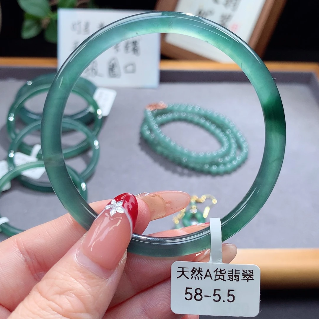 翡翠手镯（圆镯）未镶嵌