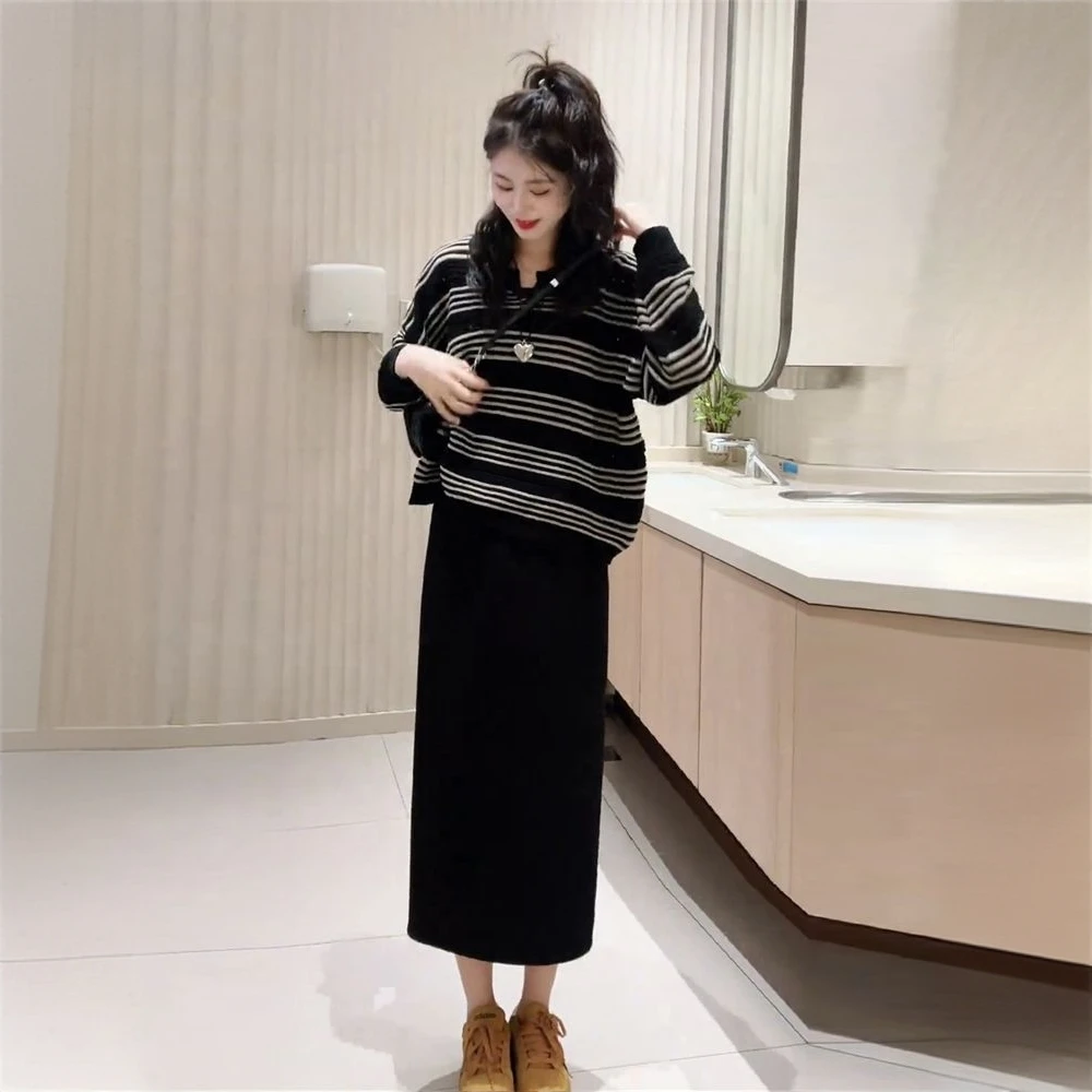 韩版宽松百搭条纹设计针织上衣女2025春季新款黑色开叉半身裙套装