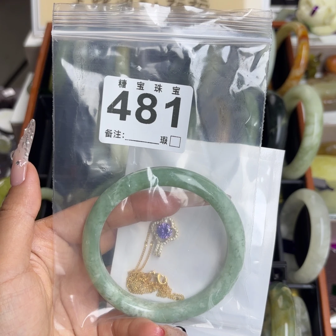 未镶嵌蛇纹石玉手镯广**妹
