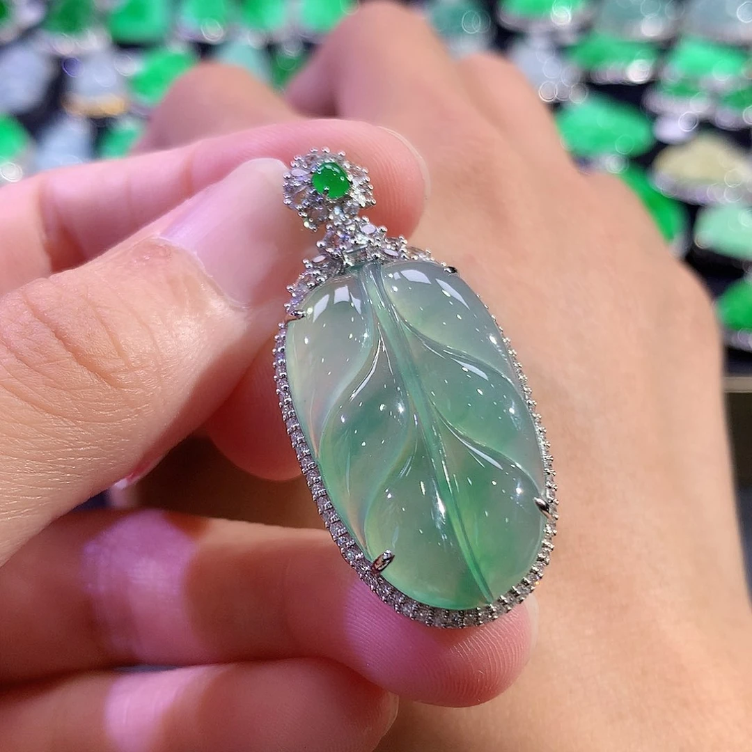 翡翠18K金镶嵌吊坠(赠链)