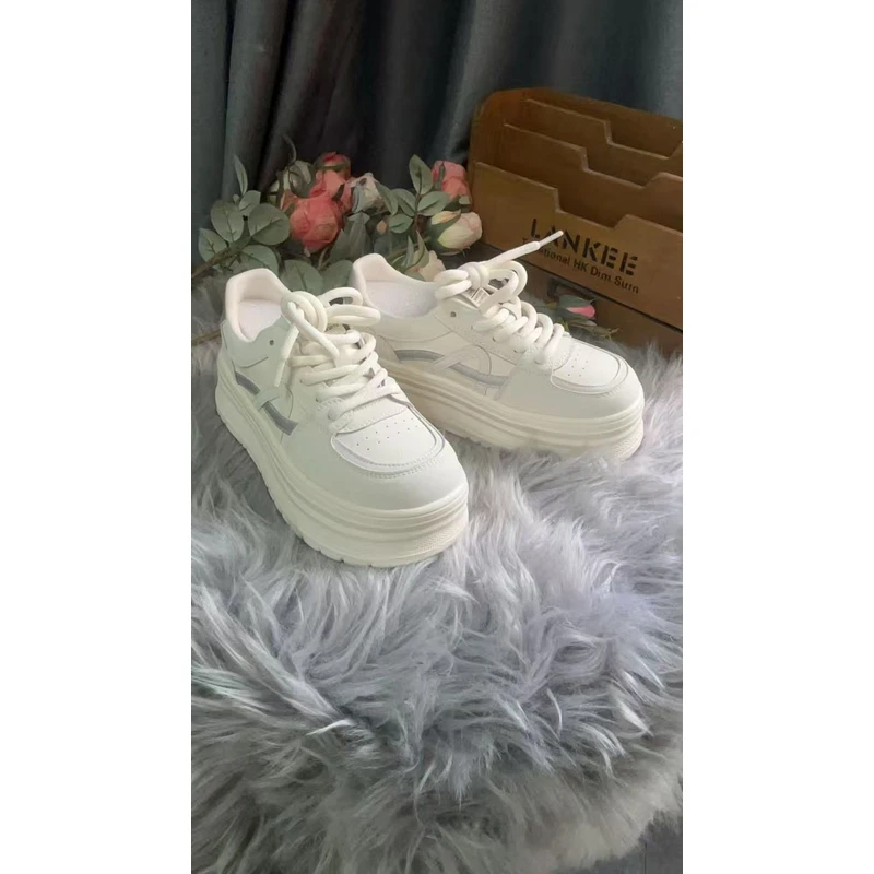 2025秋季新款高级感厚底增高小个子轻便休闲运动板鞋小白鞋2106-1