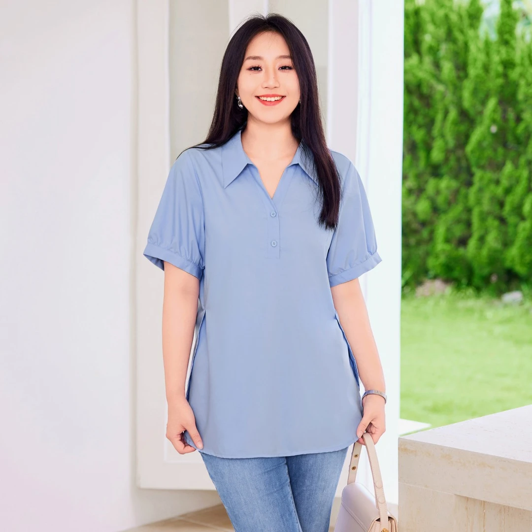 MsShe大码女装2025夏装简约气质V领开叉弧摆显瘦中长衬衫A2507012