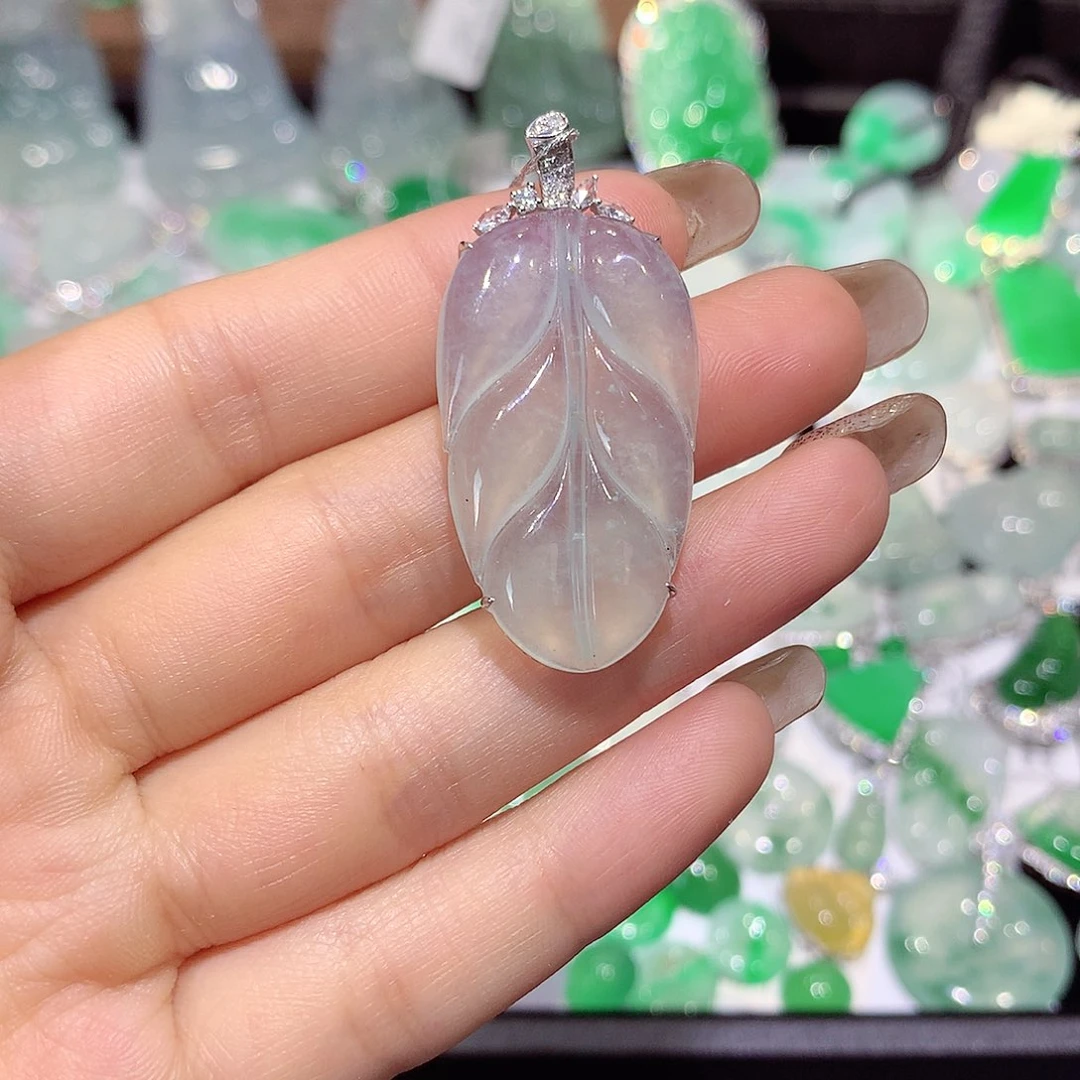 翡翠18K金镶嵌颈饰叶