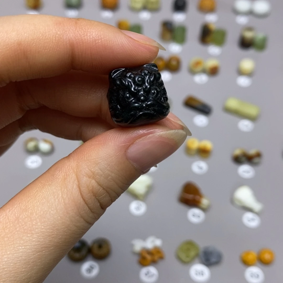 蛇纹石玉配饰合金昆****羊