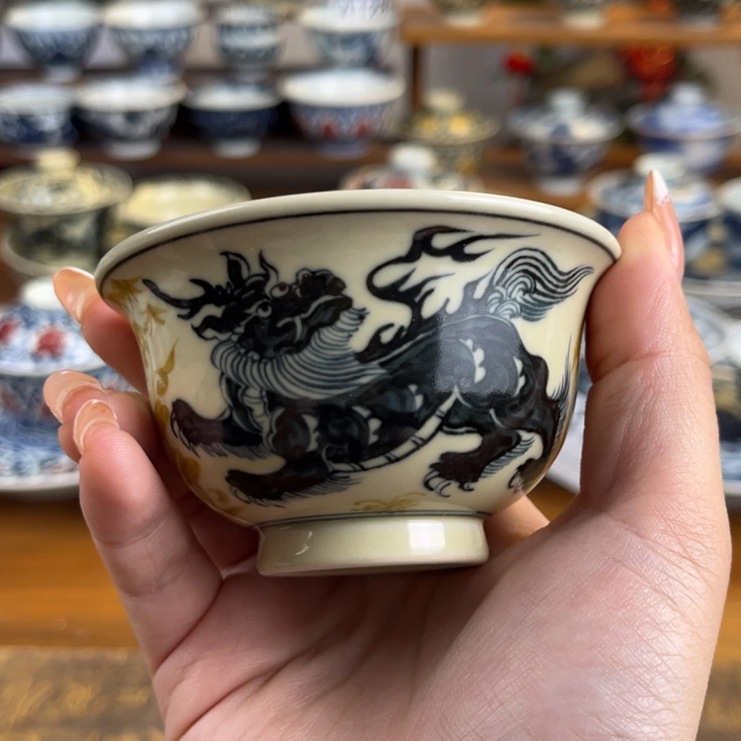 釉里金麒麟压手杯