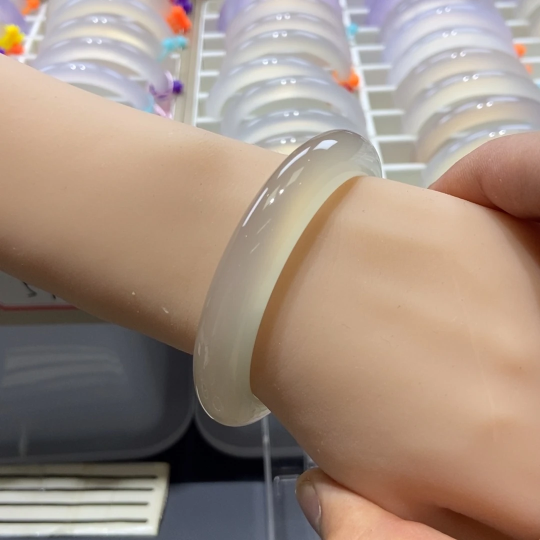 玛瑙/玉髓手镯未镶嵌$****?433