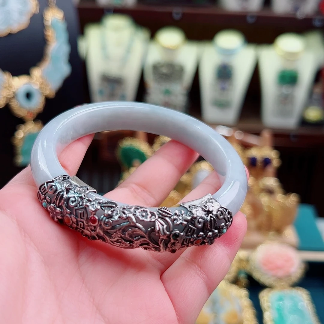 翡翠未镶嵌手镯国风