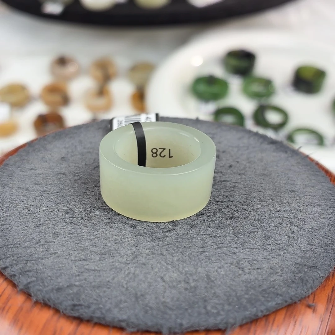 和田玉未镶嵌戒指b42晴水直切有包容17.1