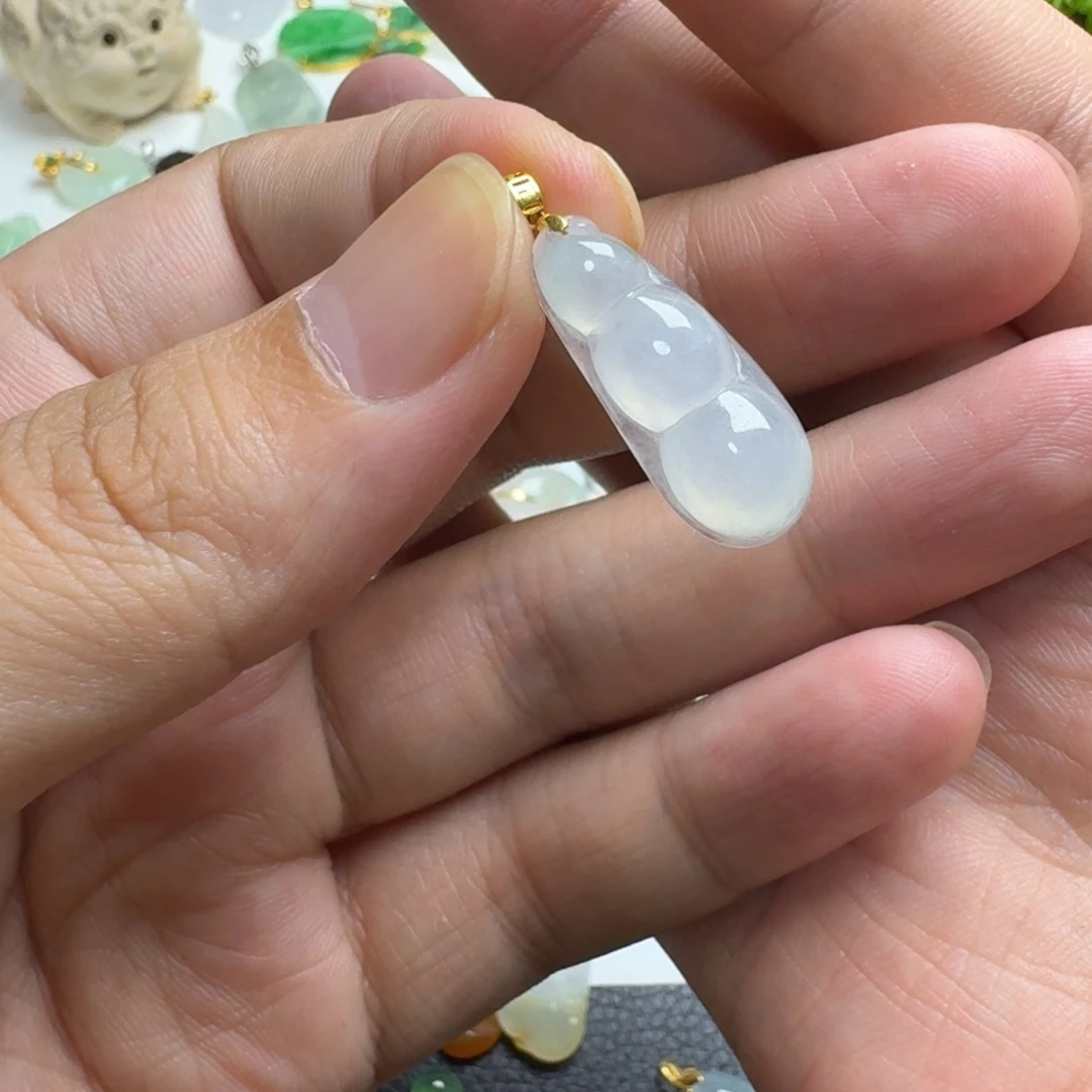 林***火翡翠18K金镶嵌颈饰豆子