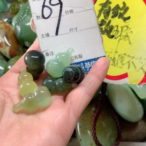 蛇纹石玉手把件未镶嵌尹*士