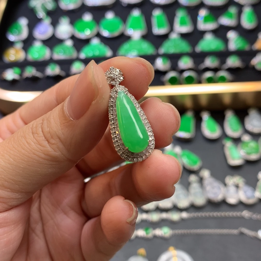 翡翠吊坠(不含链)18K金镶嵌