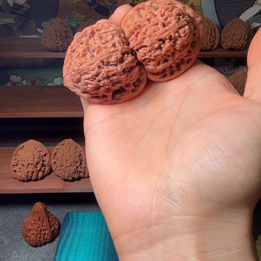 清***九猴头核桃吊坠44三角南疆石