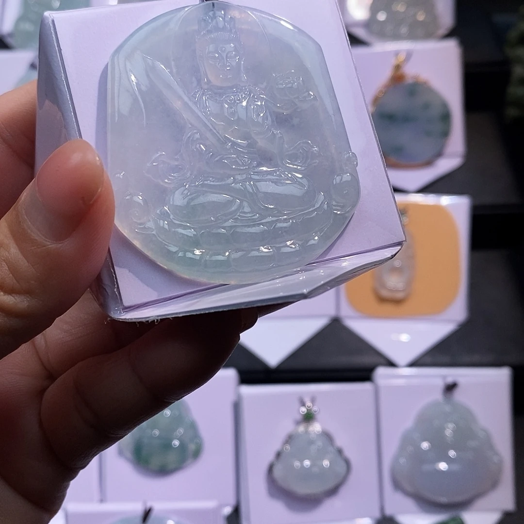 翡翠未镶嵌颈饰属牛虎的守护神