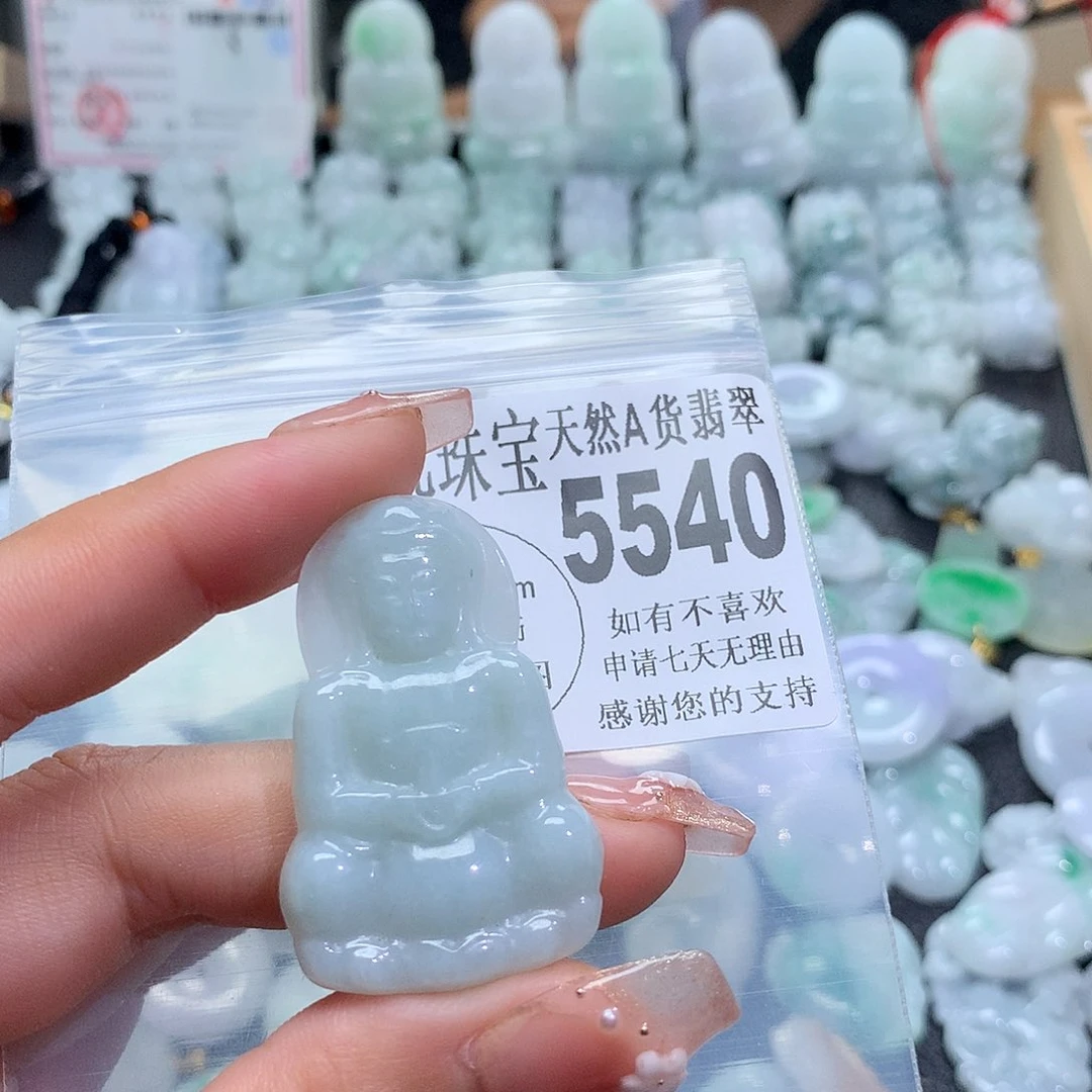 翡翠未镶嵌颈饰，