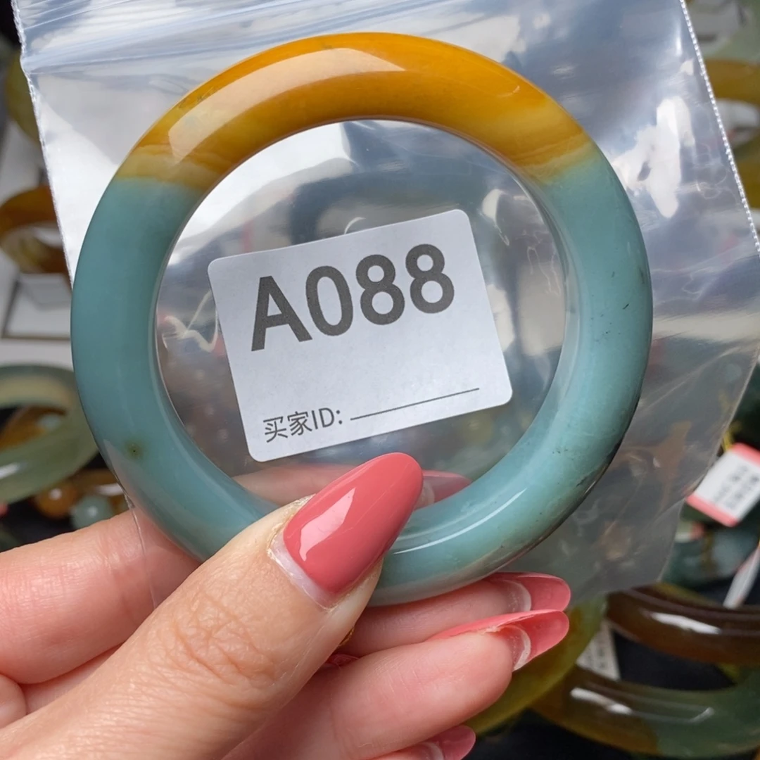 李***瑶蛇纹石玉未镶嵌纯天然岫玉