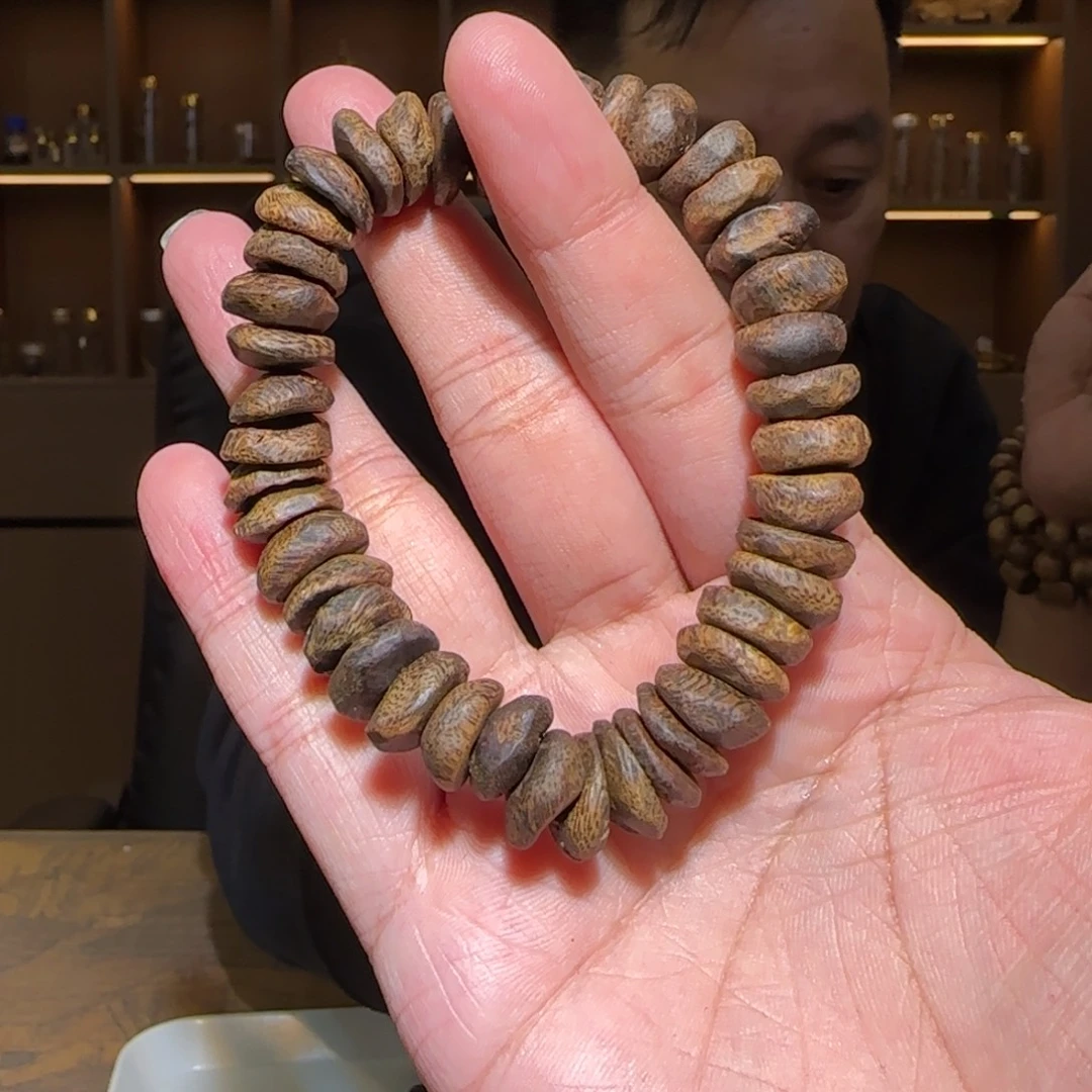 沉香手串单圈金母树壳子沉水1.2/17g多样性发一条