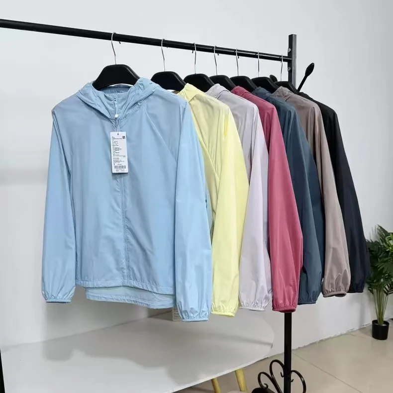 日单女士夏季轻薄透气连帽防晒衣舒适亲肤清凉