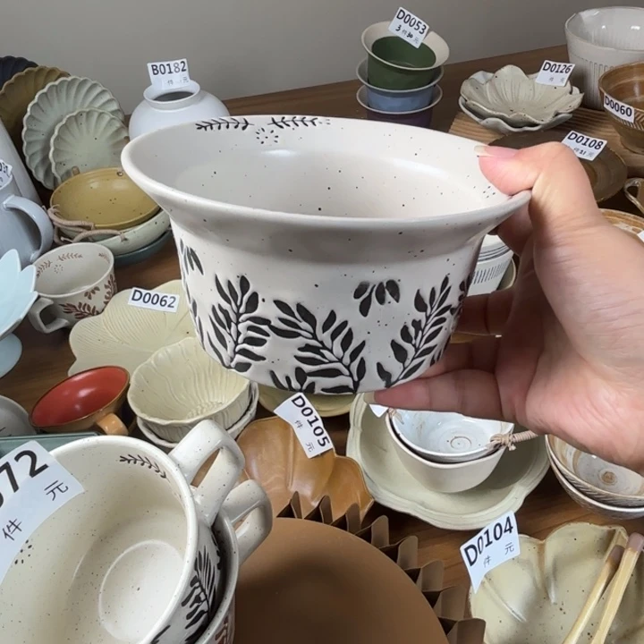 碗黑色浮雕冒冒碗1个装