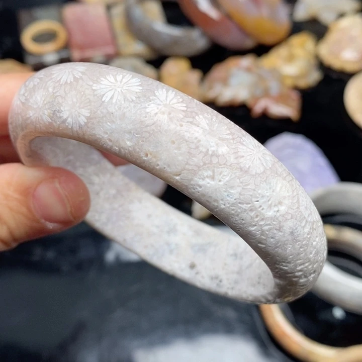 硅化珊瑚（珊瑚玉）手镯未镶嵌舌****亚